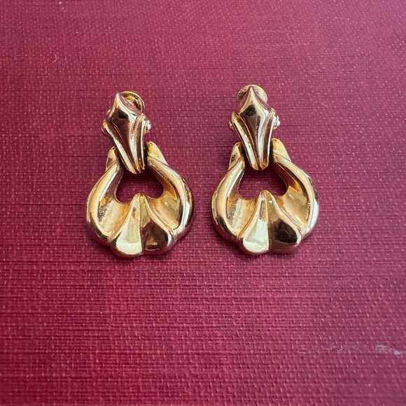 Vintage 1990s Gold Tone Drop Earrings/Door Knocker Earrings, Old-Money Style - Picture 1 of 10